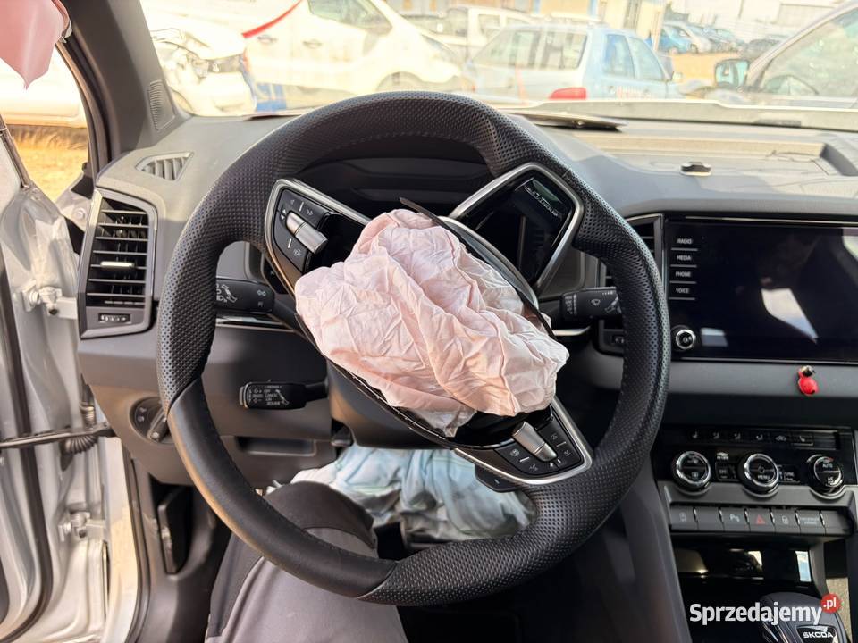 SKODA Karoq 15 TSi 150 DSG7 SportLine HD711 4/5 Katowice