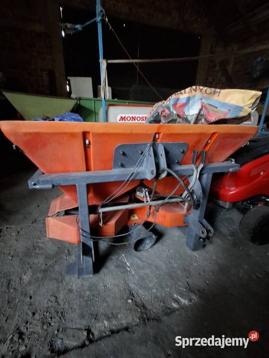 Rozsiewacz Dexwal plastikowy 600l szerokość 12m Sochaczew