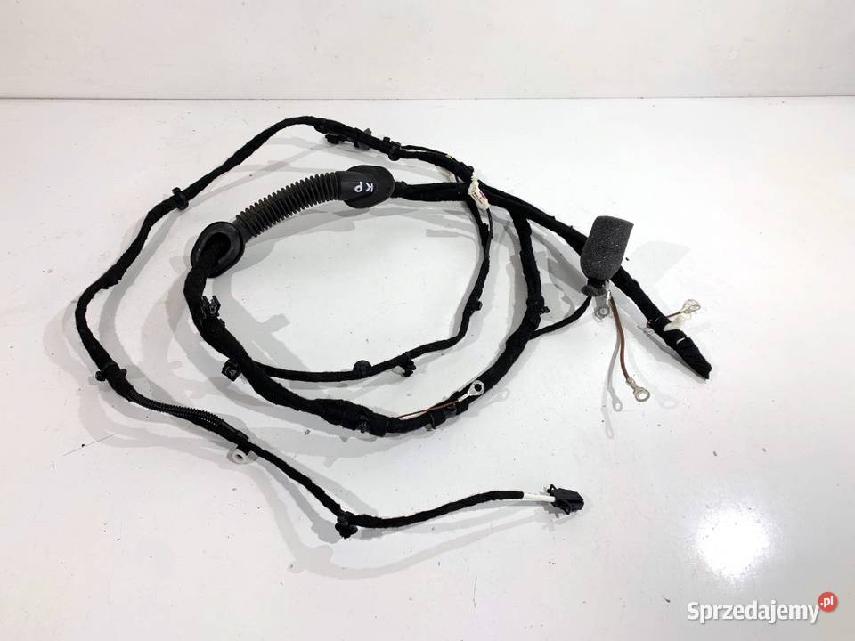 WIĄZKA KLAPY BAGAŻNIKA TYŁ AUDI Q8 30 286 osobowe
