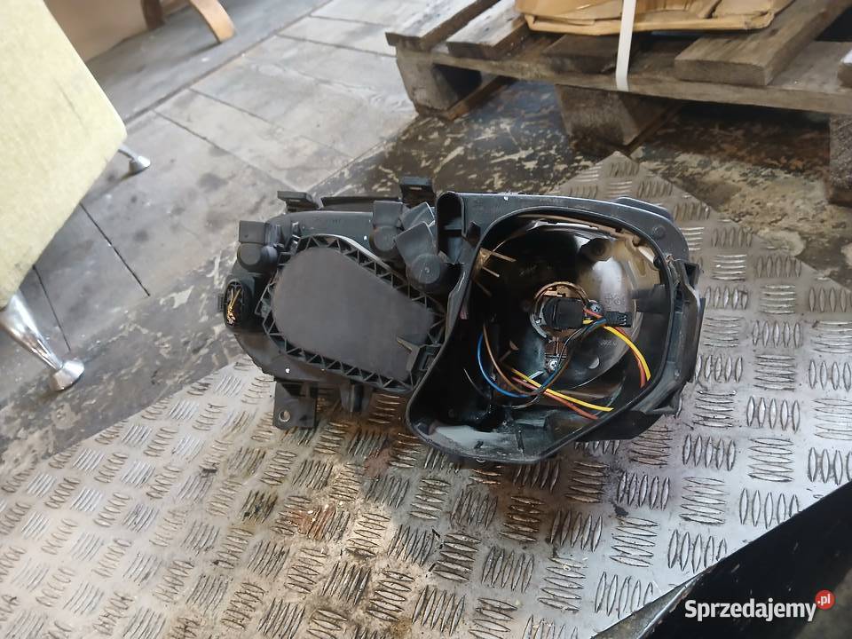 Lampa prawa przednia Volkswagen Touran I EU Radłów sprzedam