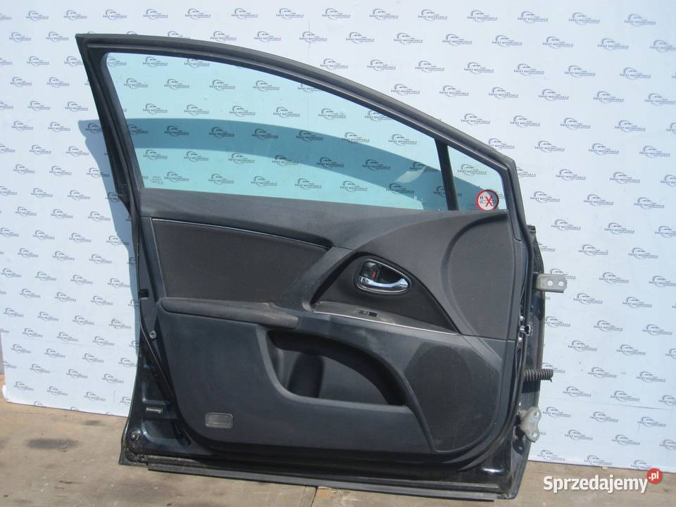TOYOTA AVENSIS T27 III 10r drzwi lewe przód świętokrzyskie sprzedam