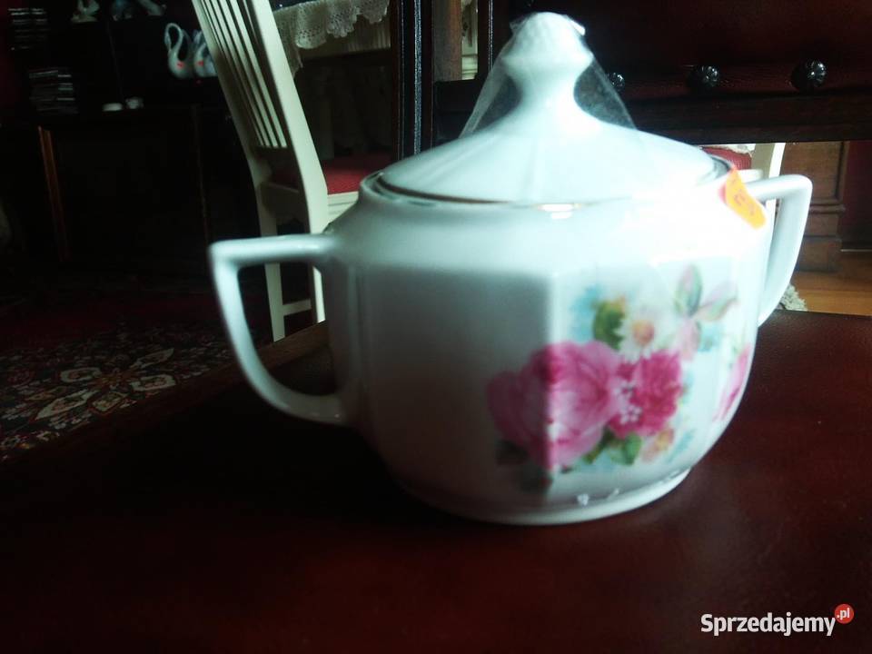 Cukiernica z subtelnymi różami Na białej Gdańsk