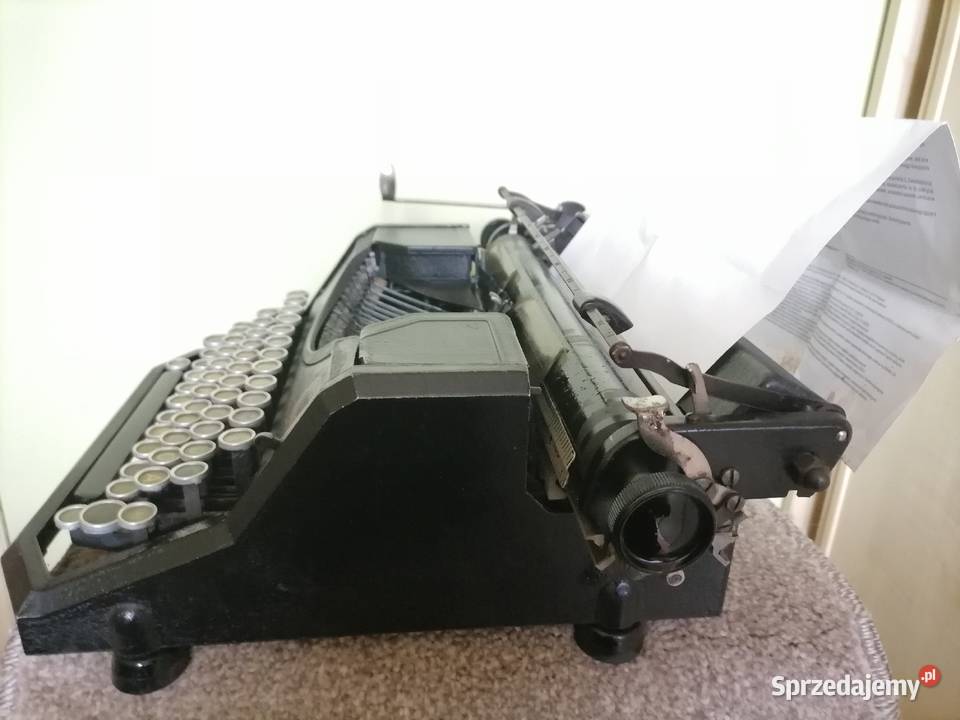 Stara maszyna do pisania z lat 40 tych