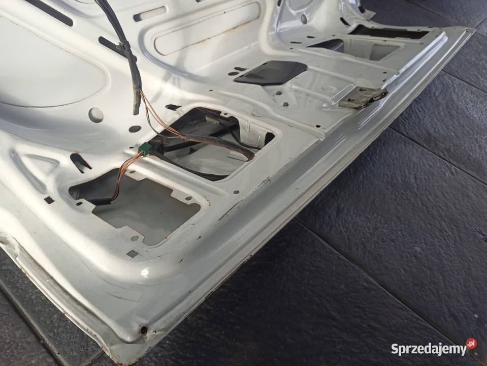 Opel Omega A sedan klapa pokrywa bagażnika Sieradz