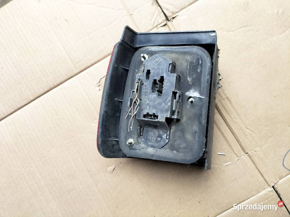 VW PASSAT B4 KOMBI LAMPA TYŁ TYLNA PRAWA Kamień-Kolonia