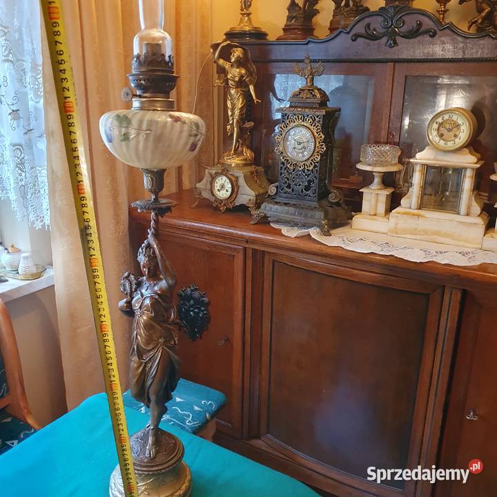 Dużasprawna figuralna lampa naftowa z malowanym