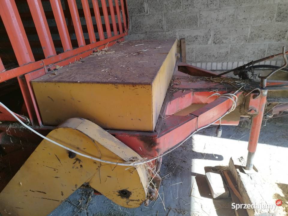 Przyczepa zbierająca do siana