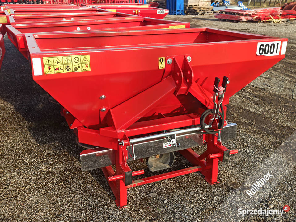 Rozsiewacz do nawozów TYTAN firmy Strumyk Sokołów Małopolski