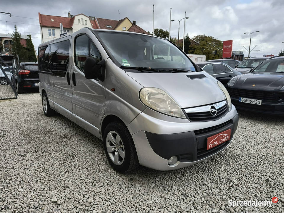 Opel Vivaro 9cio osobowy Salon HAK ALU I komputer pokładowy sprzedam