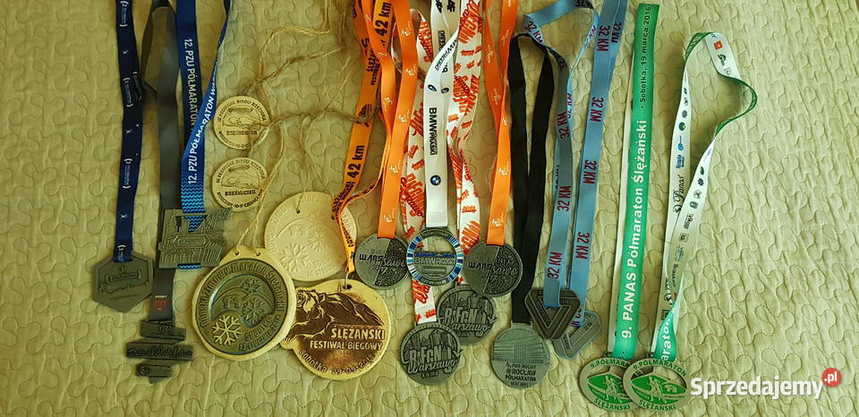 Medale biegowe 18 sztuk maraton półmaraton Warszawa