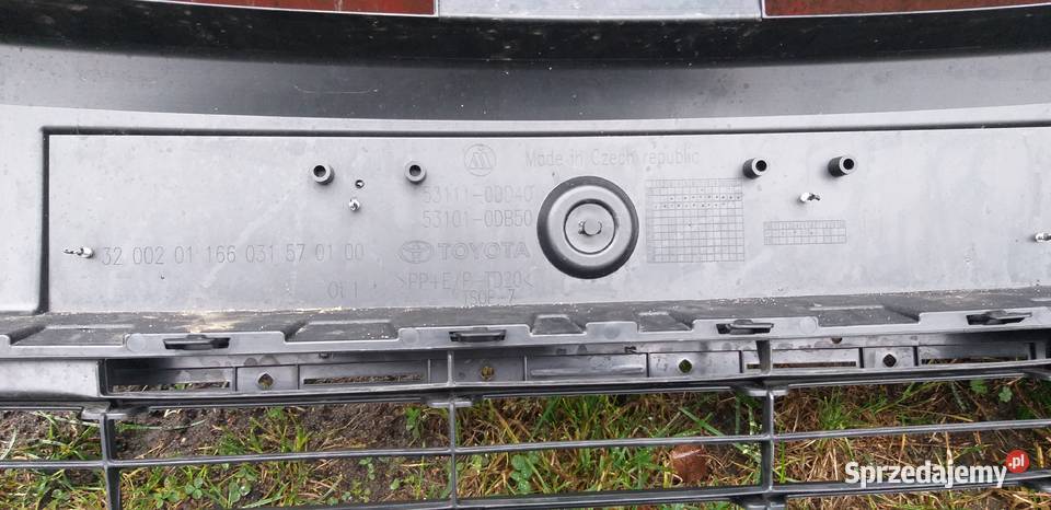 TOYOTA YARIS IV KRATA ZDERZAKA ŚRODKOWA I DOLNA Nowy Dwór Mazowiecki sprzedam