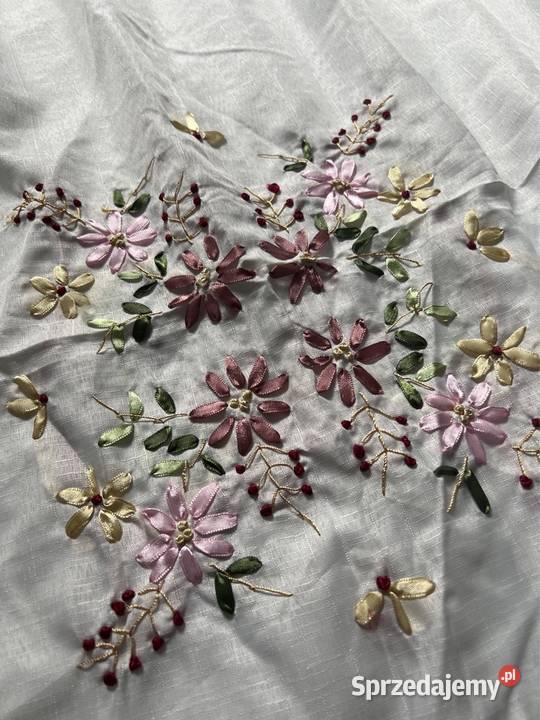 Narzuta biała haftowana