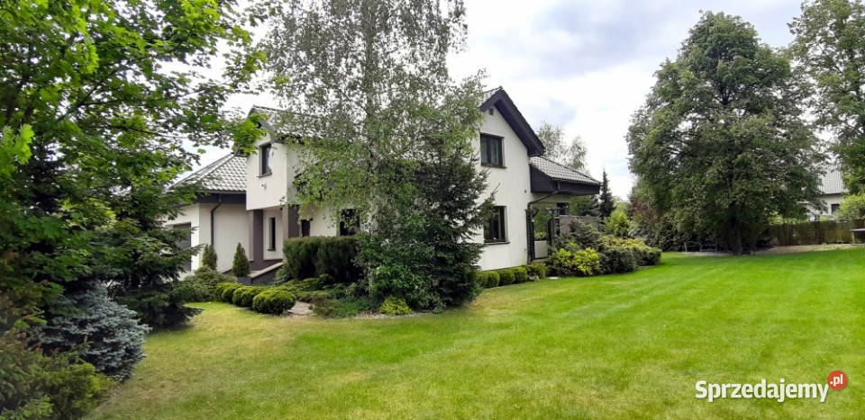 Komfortowy i duży z pełnym wyposażeniem garaż świętokrzyskie Zalesie sprzedam