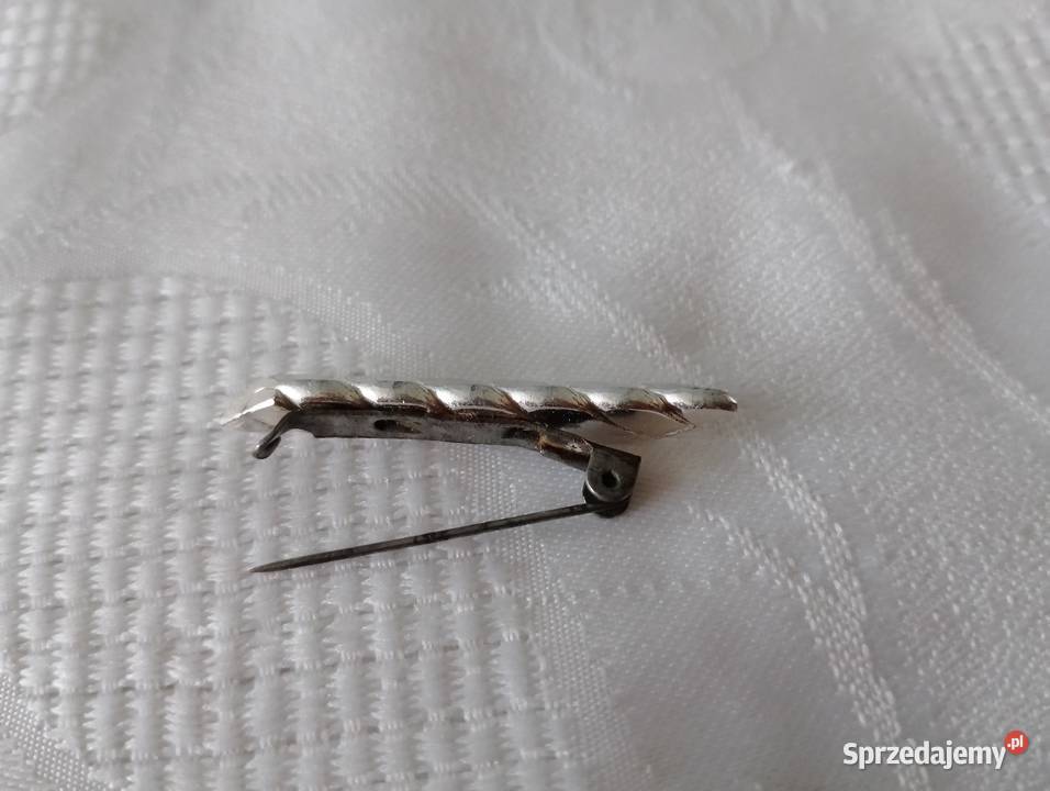 BROSZKA metalowa o srebrnym połysku z tłoczeniem sprzedam
