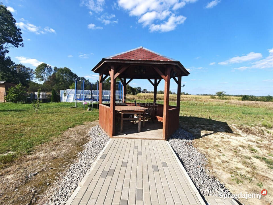 Dom z własnym stawem i plażą spokojna okolica