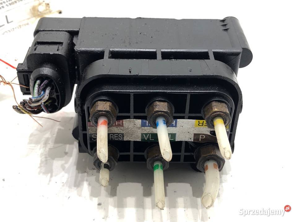 ROZDZIELACZ ZAWIESZENIA A2513200058 Rozdzielacze