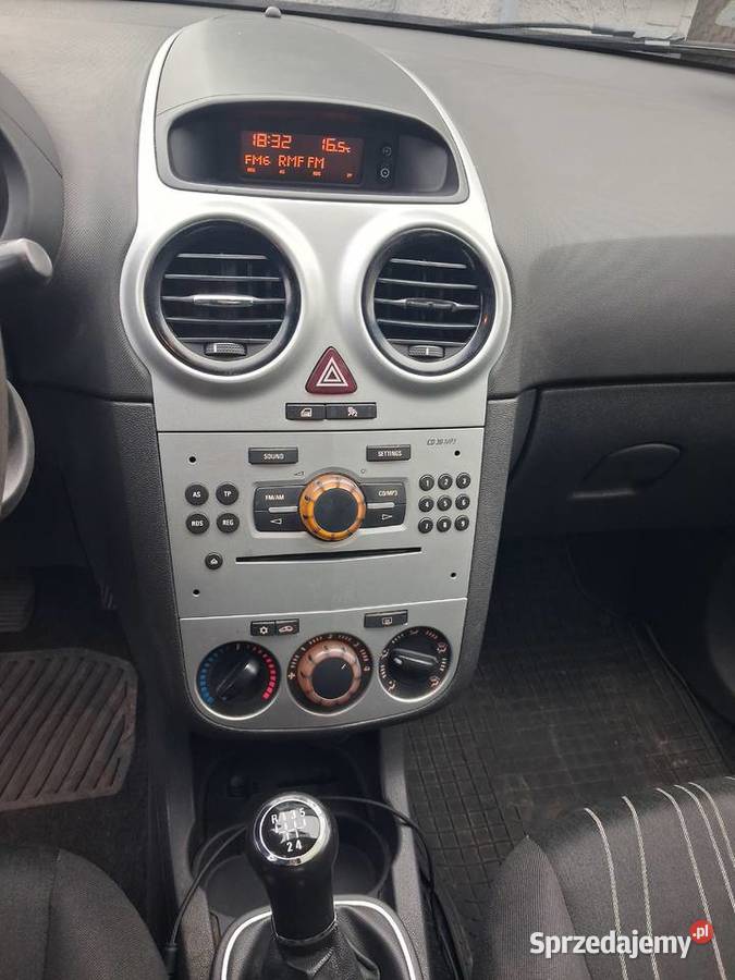 Opel corsa D Piasek