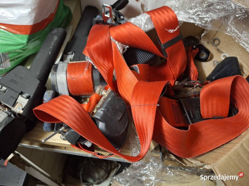 Polonez Fiat 126 p pasy czerwone Żory