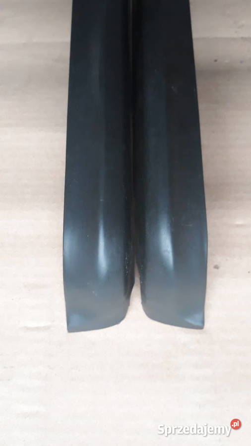 Mercedes W123 Listwy pod tylne lampy Bukownica