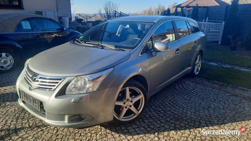 Toyota Avensis Kombi 18 Benzyna z potwierdzonym Karpacz