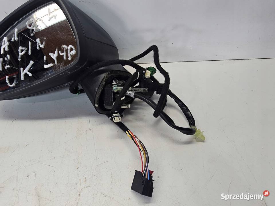 LUSTERKO ZEWNĘTRZNE LEWE AUDI A1 8X4 12PIN UK Przystajń