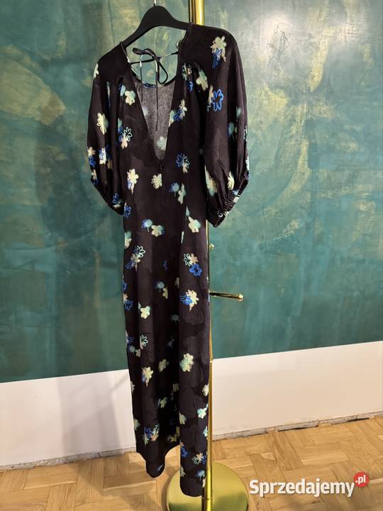 Sukienka Bimba y Lola s czarna w kwiaty na zamek kolorowy Częstochowa