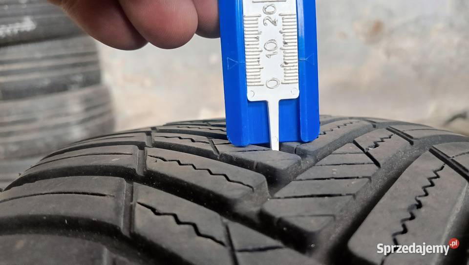 Opony zimowe 235 60 17 Bridgestone