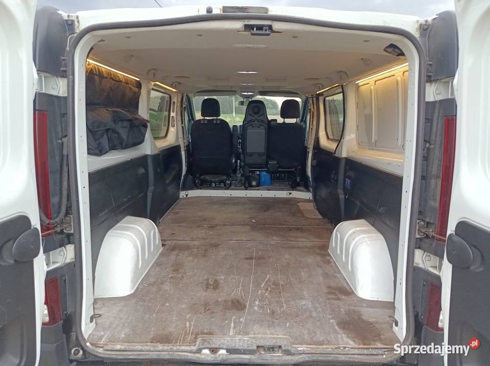 Opel Vivaro Trafic stan kamper przeczytaj opis nawigacja GPS