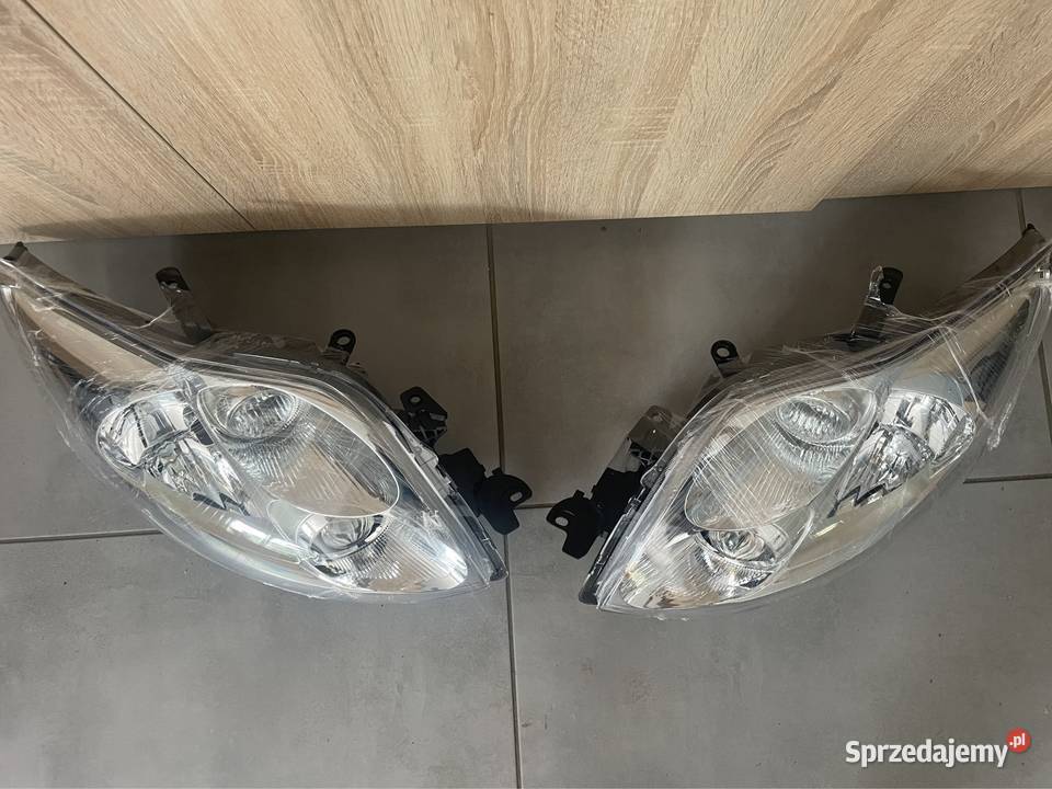 Toyota Auris I Lift reflektor przód Nowy