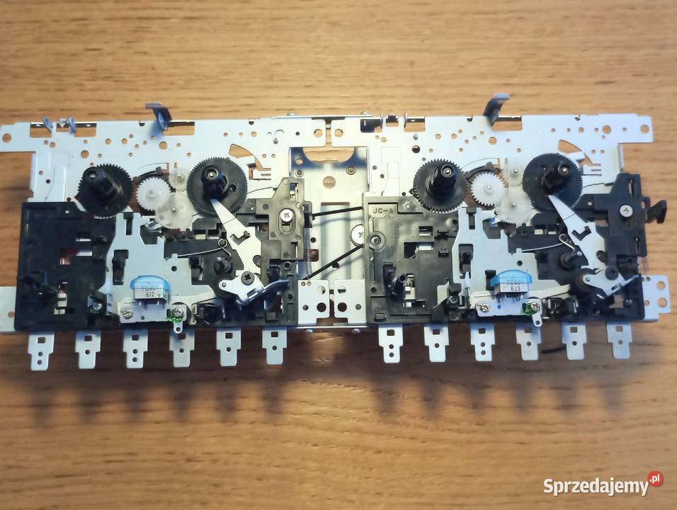 KOMPLETNA MECHANIKA DO MAGNETOFONU DWUKASETOWEGO Magnetofony