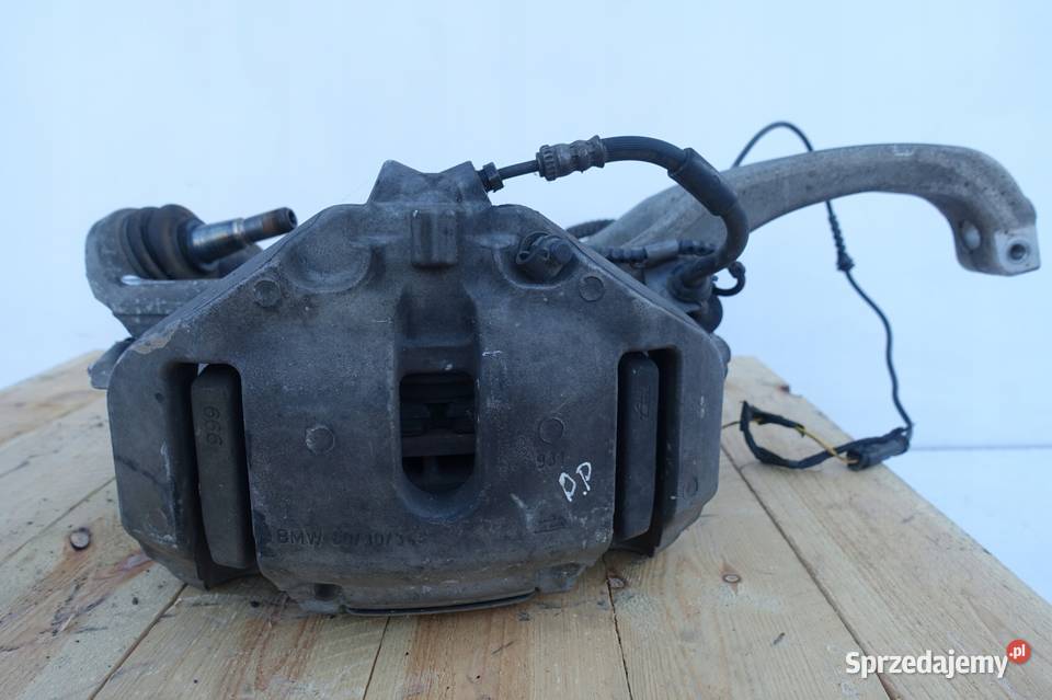 BMW F10 535 30 i PRZEDNIA PRAWA ZWORNICA PIASTA Rudka