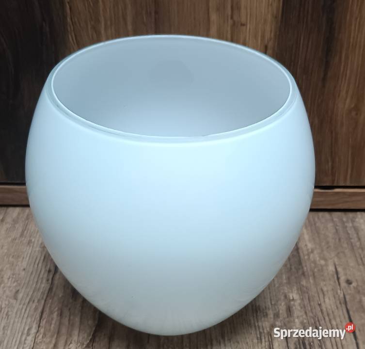 Biały szklany klosz