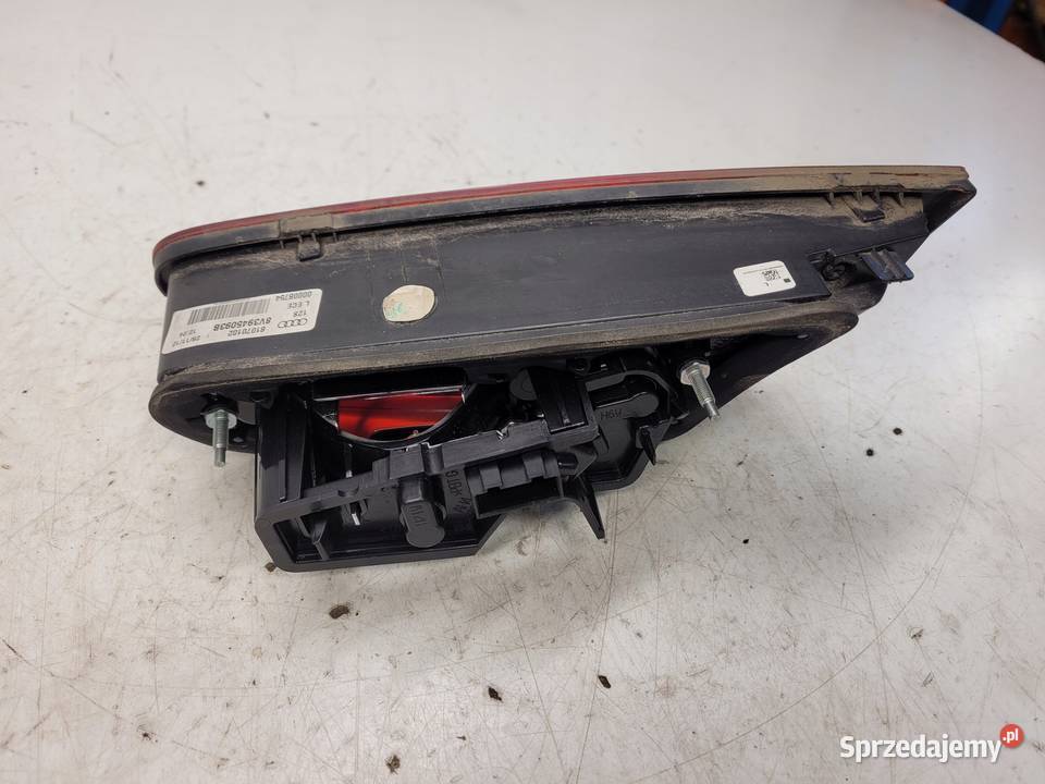 LAMPA LEWY TYŁ W KLAPĘ AUDI A3 8V 3D 8V3945093B osobowe Przystajń