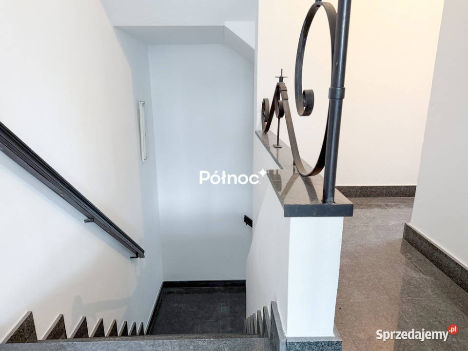 Lokal usługowy na parterze w ścisłym centrum sprzedam