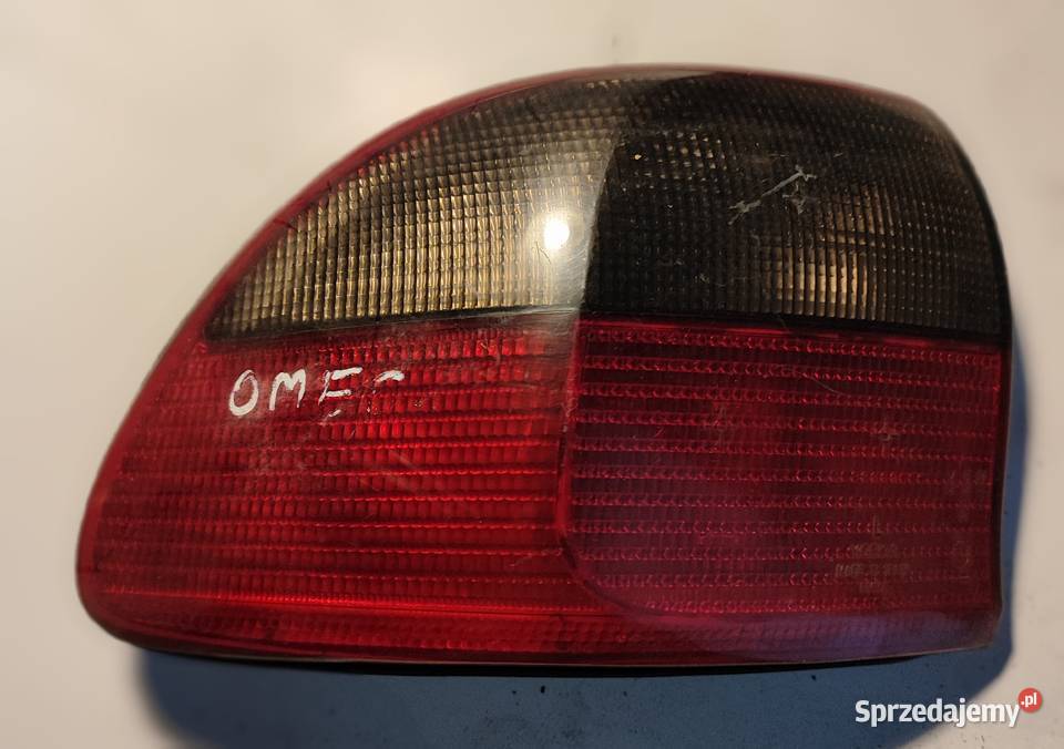 Opel Omega Lampa prawa tylna Żywiec