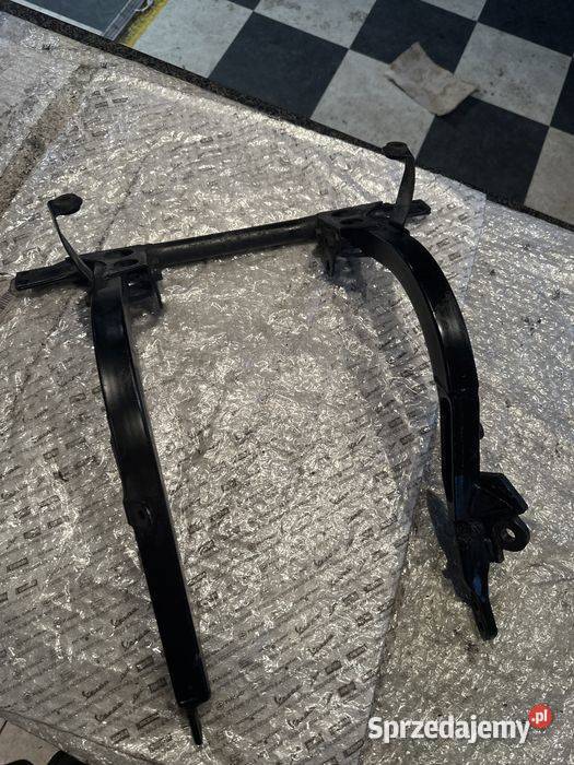 Suzuki GSX 600 F GN72B 8897 Stelaż dolny uchwyt sprzedam