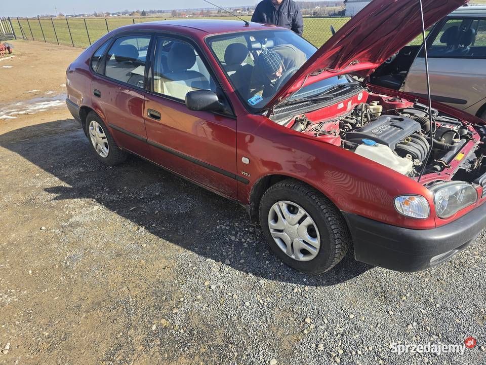 Toyota corolla 2001r 14b stan nieuszkodzony Bychawka Pierwsza