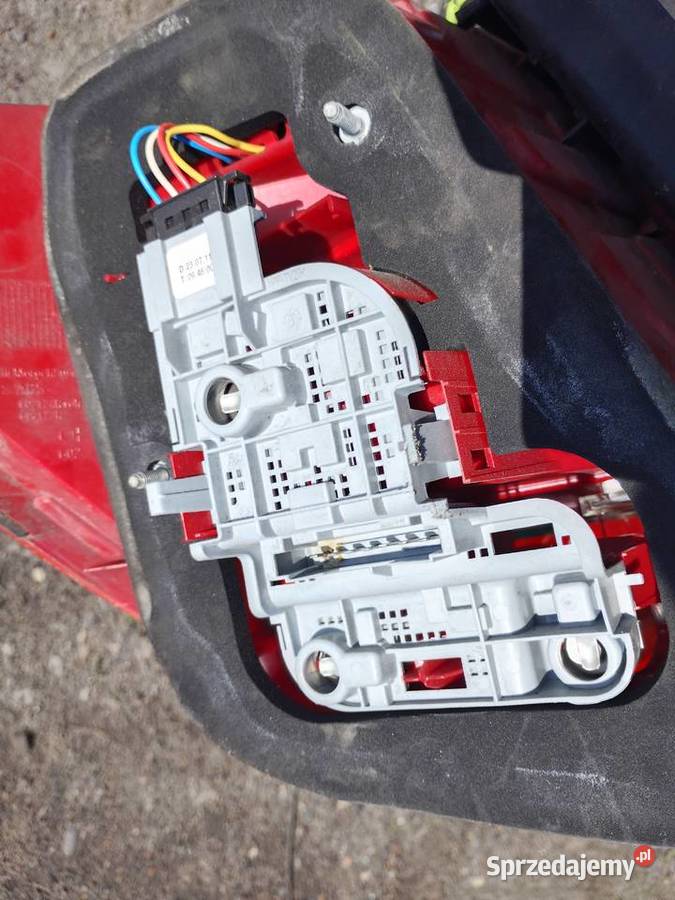 Lampa prawa tylna Mercedes 204 LIFT KOMBI wielkopolskie Międzychód
