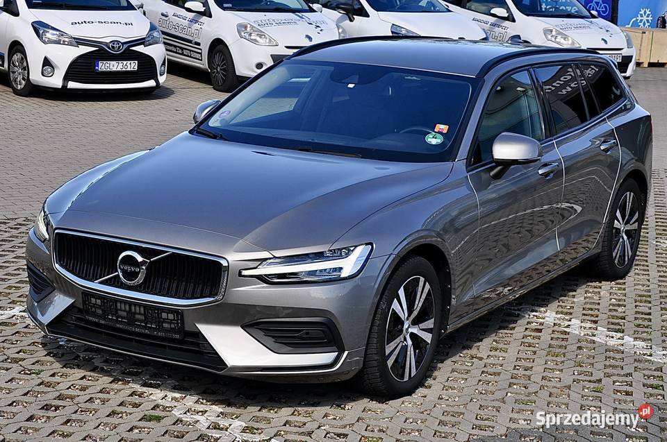 Volvo V60 B3 MOMENTUM 20 benzyna 163 2020r FV 23 Goleniów