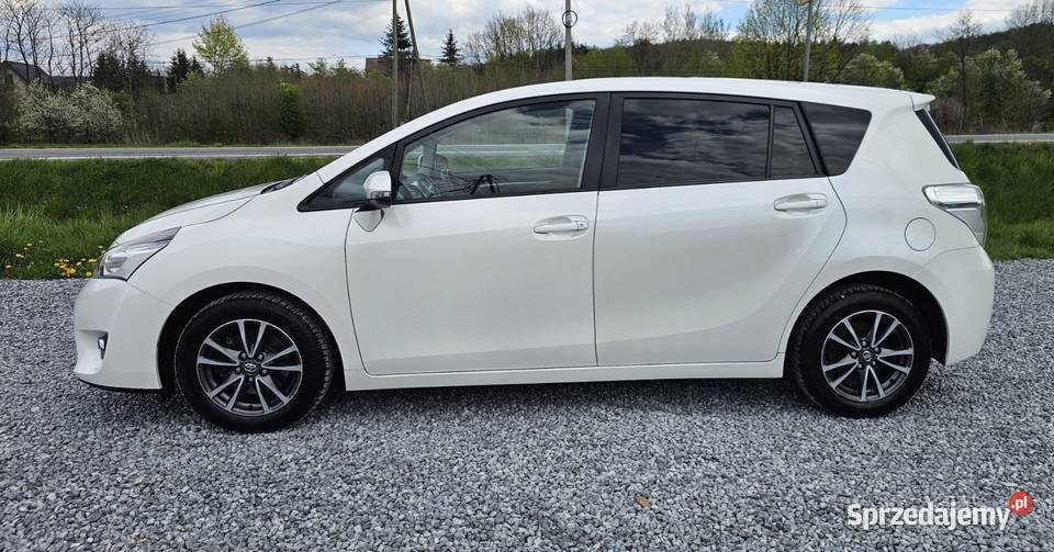 TOYOTA VERSO ŁADNA BOGATE WYPOSAŻENIE klimatyzacja Latoszyn