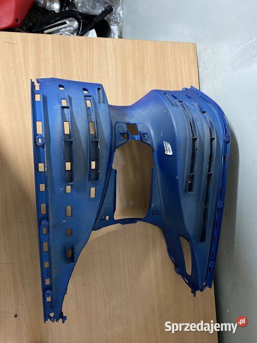 Podłoga PIAGGIO VESP GT GTS GTV owiewka pod nogi Poznań