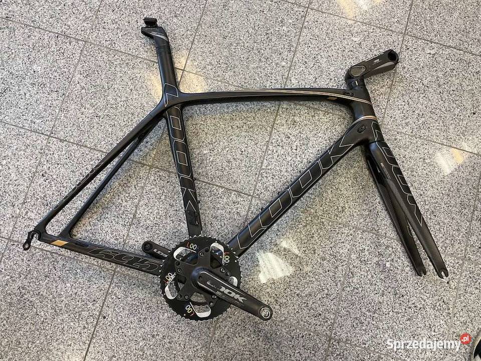 Zestaw czarnozłotych ramek Look 695 w rozmiarze Brzeziny