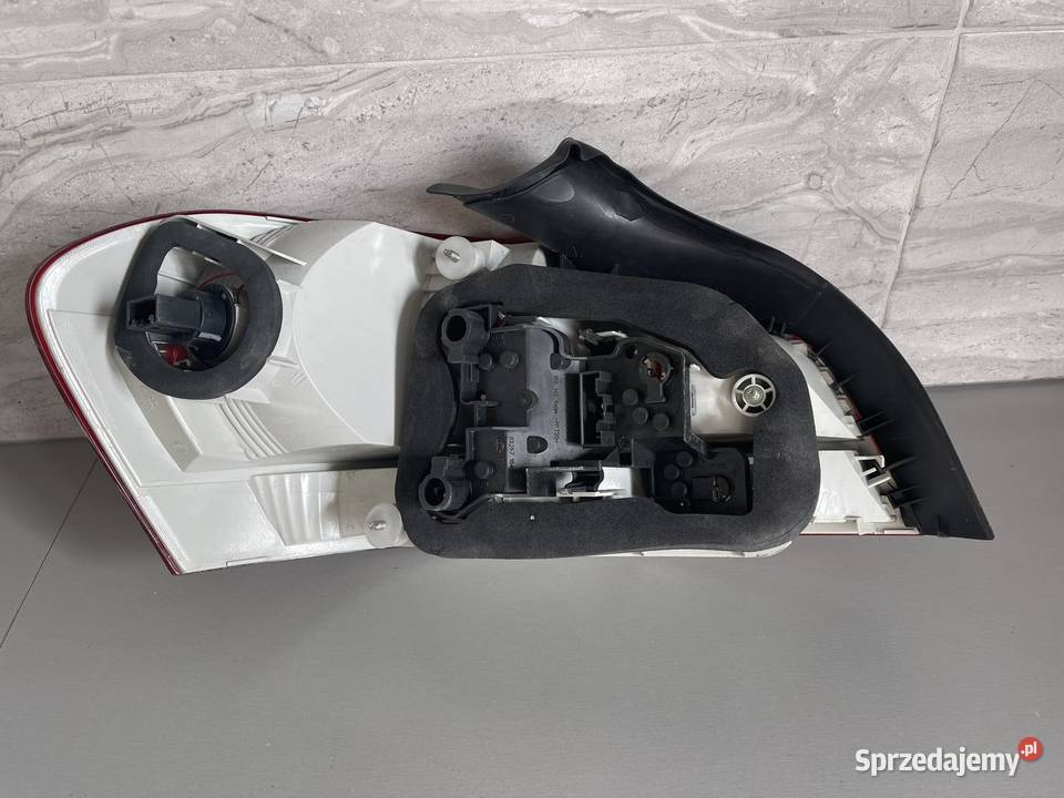 BMW 1 COUPE CABRIO E82 E88  PRAWA LAMPA TYŁ osobowe Ostroróg sprzedam