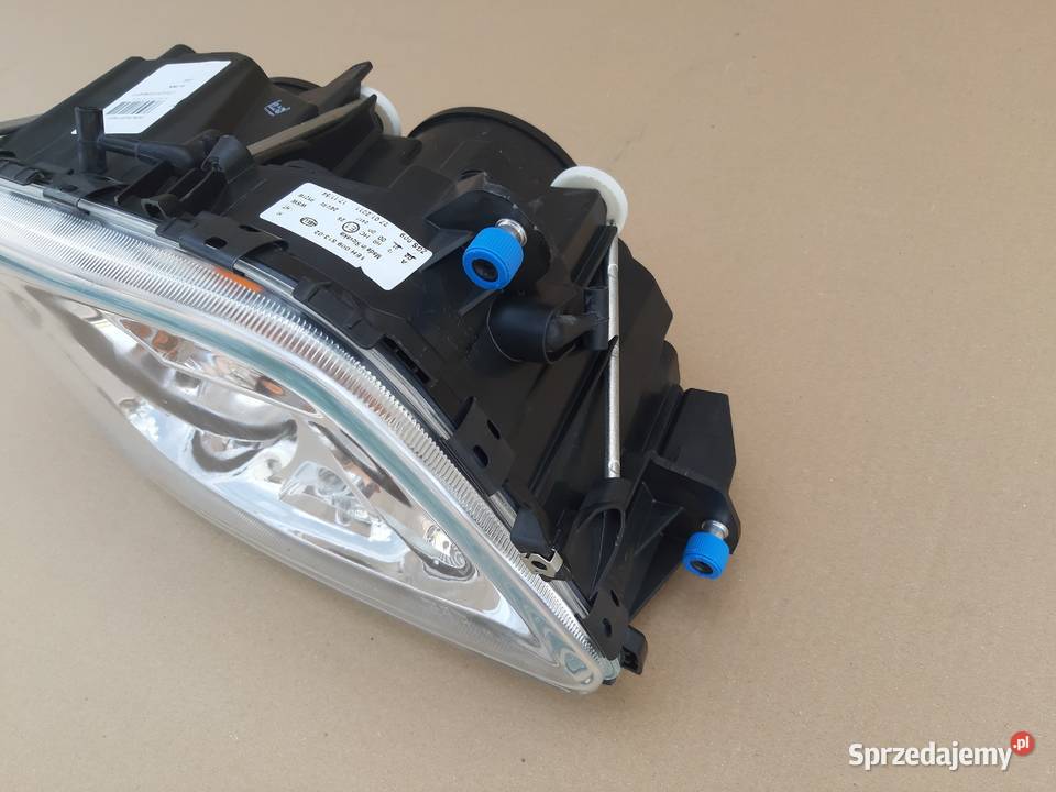 MERCEDES ACTROS MP3 REFLEKTOR PRAWY NOWY Prawe Trzciel