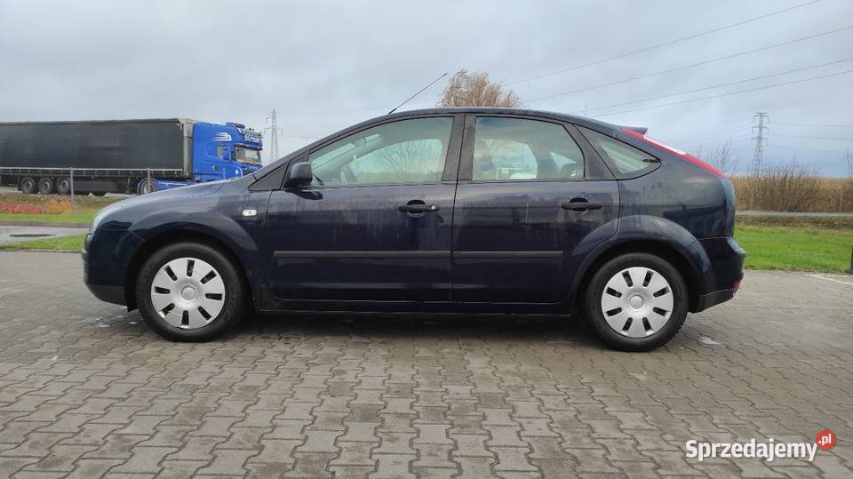 Ford Focus 2006 14 benzyna stan niebieski Chodzież sprzedam