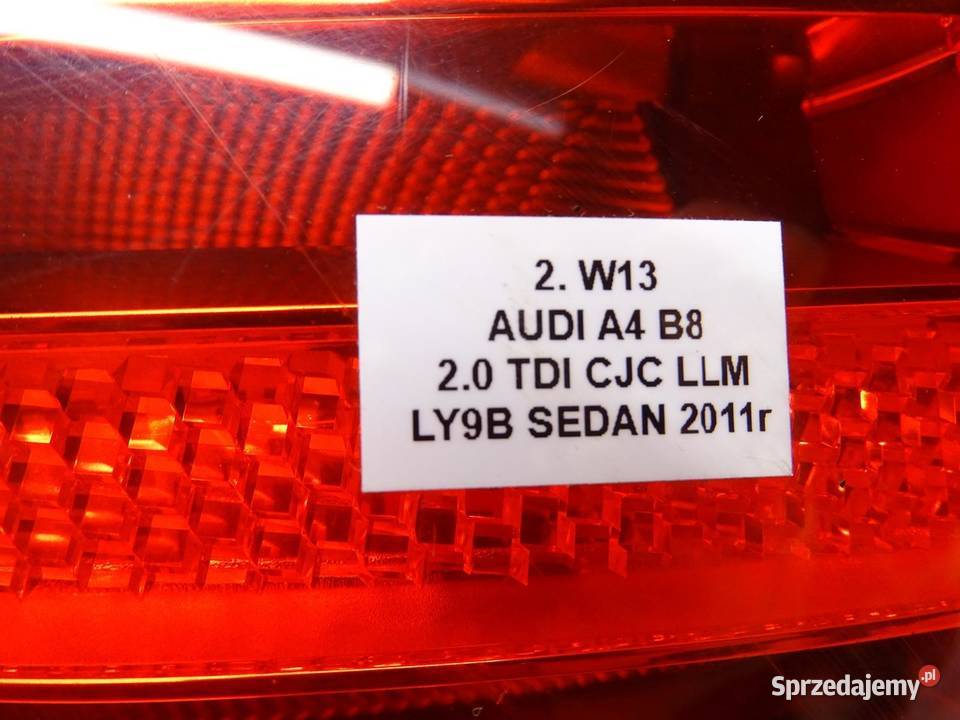 LAMPA LEWA LEWY TYŁ TYLNA W BŁOTNIK AUDI A4 B8