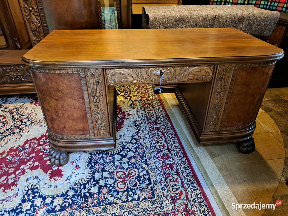 Piękny gabinet na lwich łapach biurkobiblioteka