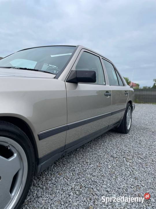Mercedes W124 300E super stan wąska listwa W124 Namysłów