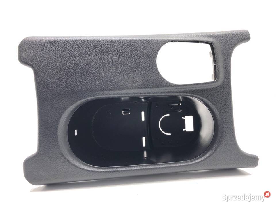 UCHWYT NA NAPOJE MERCEDES W176 A1766801610 1218