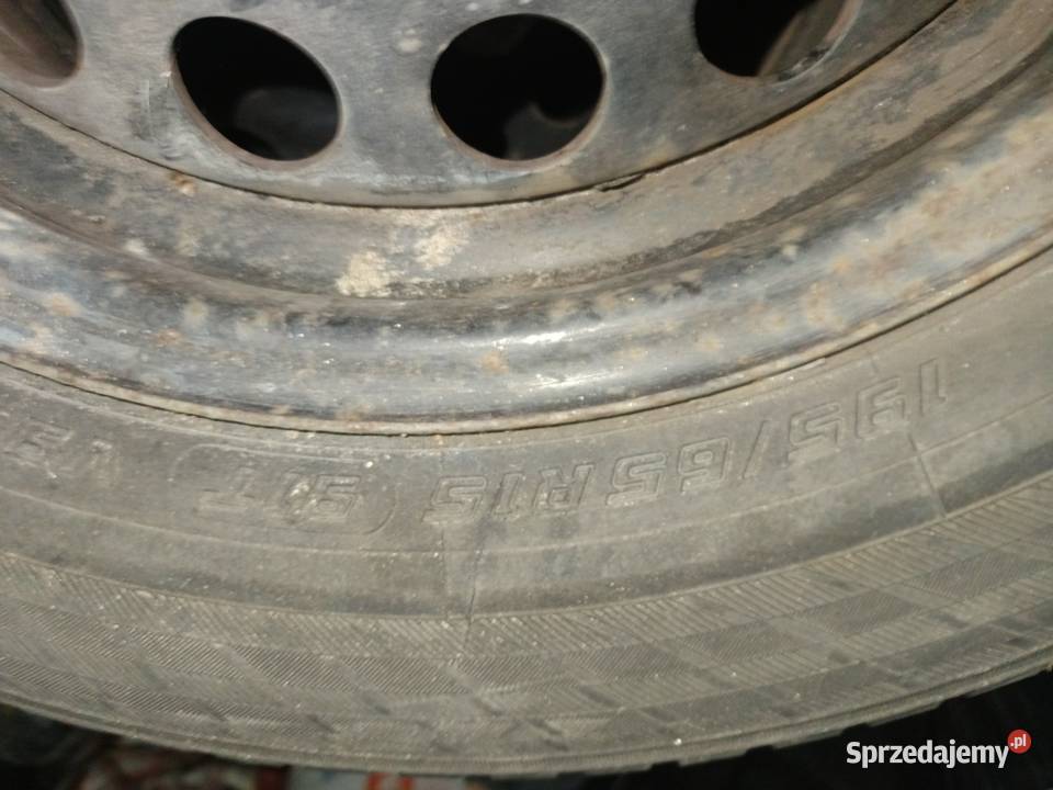Koła z oponami zimowymi golf 5 16 Wołów sprzedam